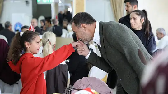 BAŞKAN YILMAZ: 'ÖĞRETMENLERİMİZ GELECEĞİMİZİN HAMURUNU YOĞURAN AYDINLIK MEŞALELERİDİR'