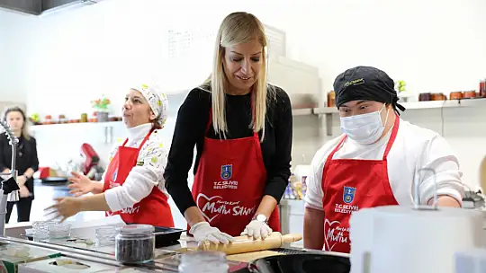Başkan Yılmaz özel çocuklarla birlikte kurabiye pişirdi