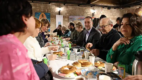 Başkan Yılmaz: 'Sanatçılar başımızın tacıdır'