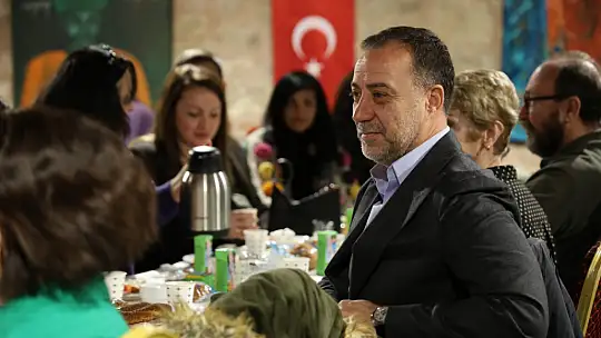 Başkan Yılmaz: 'Sanatçılar başımızın tacıdır'