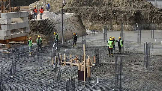 Yılmaz hız kesmiyor! Huzurevi inşaatında ilk harç döküldü