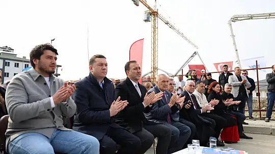 Yılmaz hız kesmiyor! Huzurevi inşaatında ilk harç döküldü