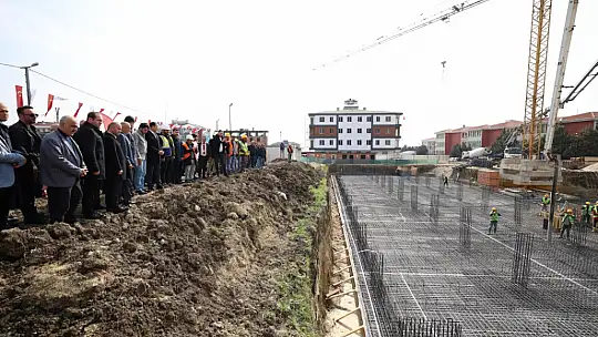 Yılmaz hız kesmiyor! Huzurevi inşaatında ilk harç döküldü