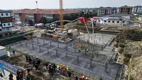 Yılmaz hız kesmiyor! Huzurevi inşaatında ilk harç döküldü