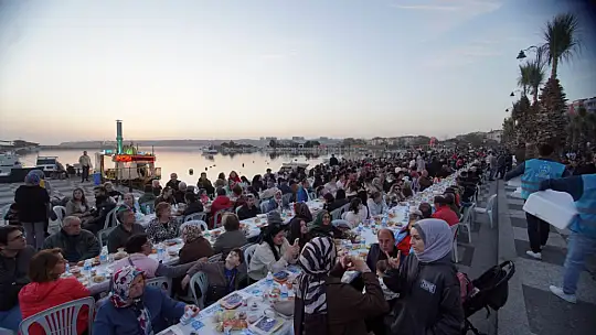 Silivri'de 15.000 kişi aynı sofrada buluştu