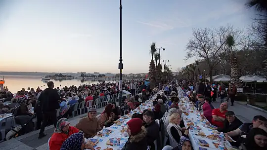 Silivri'de 15.000 kişi aynı sofrada buluştu