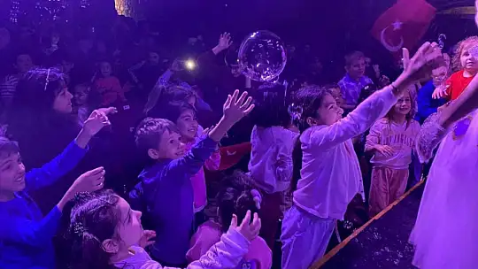 Silivri'de Çilek Abla ile Baloncuk gösterisi büyük ilgi gördü