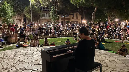 Silivri Belediyesi'nden Kalepark'ta Piyano Resitali