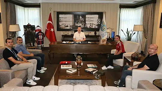 Silivri Belediye Başkanı Bora Balcıoğlu, Milli Tenisçi İrem Kurt'u Makamında Ağırladı
