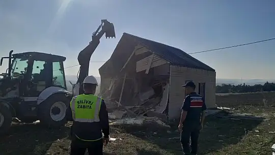 Silivri Belediyesi Tarım Arazilerindeki Kaçak Yapıların Yıkımına Devam Ediyor