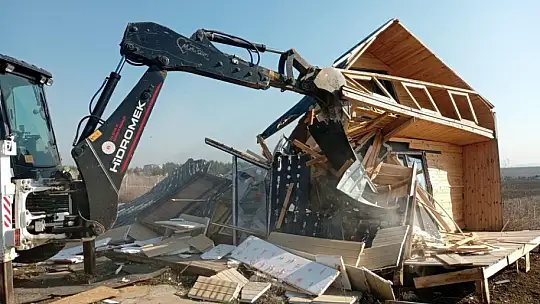 Silivri Belediyesi Tarım Arazilerindeki Kaçak Yapıların Yıkımına Devam Ediyor