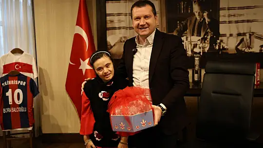 Başkan Balcıoğlu, Dünya Engelliler Günü'nde Özel Bireyleri Makamında Ağırladı