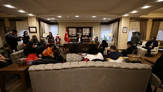 Başkan Balcıoğlu, Dünya Engelliler Günü'nde Özel Bireyleri Makamında Ağırladı