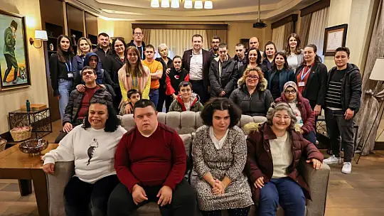 Başkan Balcıoğlu, Dünya Engelliler Günü'nde Özel Bireyleri Makamında Ağırladı