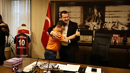 Başkan Balcıoğlu, Dünya Engelliler Günü'nde Özel Bireyleri Makamında Ağırladı