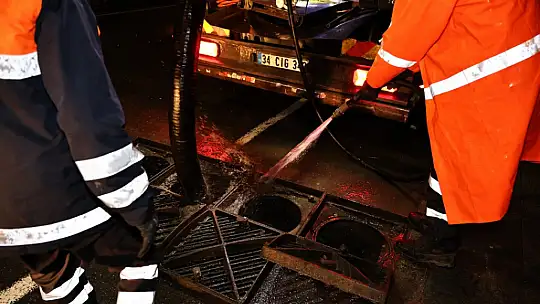 Silivri Belediyesi Yoğun Yağışlara Karşı Önlem Çalışmalarını Sürdürüyor