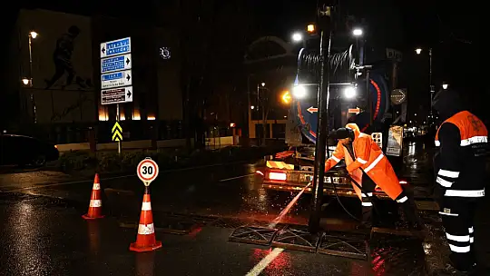 Silivri Belediyesi Yoğun Yağışlara Karşı Önlem Çalışmalarını Sürdürüyor