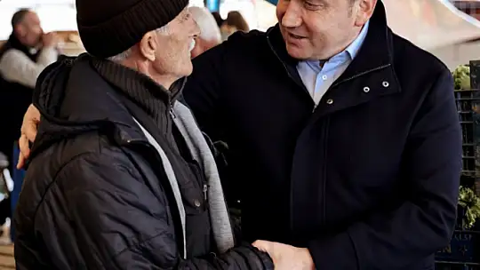 Başkan Balcıoğlu, Gümüşyaka Çarşamba Pazarında Esnafla Buluştu