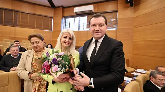 Başkan Balcıoğlu, Kadın Hakları Günü'nü Mecliste Çiçeklerle Kutladı