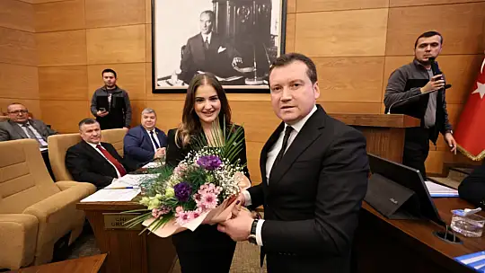 Başkan Balcıoğlu, Kadın Hakları Günü'nü Mecliste Çiçeklerle Kutladı
