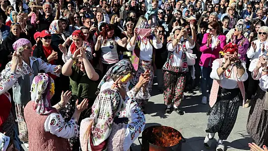 Silivri'de Anneler Günü ve Hıdırellez Şenliği Coşkusu
