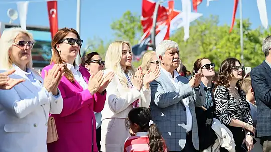 Silivri'de Anneler Günü ve Hıdırellez Şenliği Coşkusu