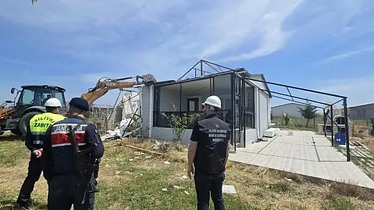 Silivri Belediyesi Kaçak Yapıların Yıkımına Devam Ediyor