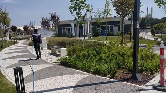 Silivri Belediyesi Park ve Sosyal Tesislerde Düzenli İlaçlama Çalışması Yürütüyor