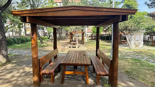 Kalepark Sosyal Tesisleri'nde Kent Mobilyalarına Bakım ve Onarım Gerçekleştirildi
