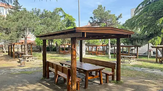 Kalepark Sosyal Tesisleri'nde Kent Mobilyalarına Bakım ve Onarım Gerçekleştirildi