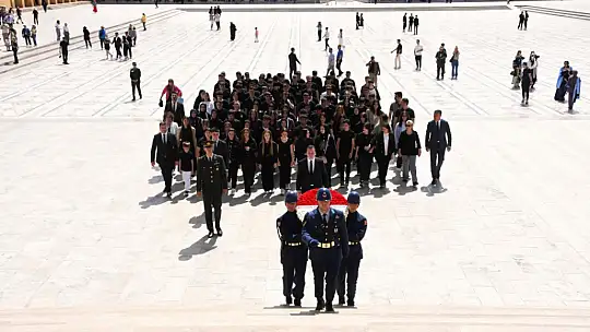 Başkan Balcıoğlu, Türam Lisesi Öğrencileriyle Anıtkabir'i Ziyaret Etti