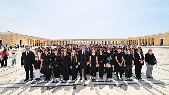 Başkan Balcıoğlu, Türam Lisesi Öğrencileriyle Anıtkabir'i Ziyaret Etti