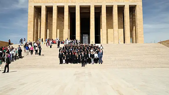 Başkan Balcıoğlu, Türam Lisesi Öğrencileriyle Anıtkabir'i Ziyaret Etti