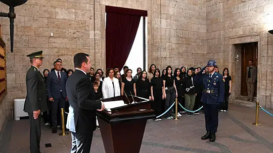 Başkan Balcıoğlu, Türam Lisesi Öğrencileriyle Anıtkabir'i Ziyaret Etti