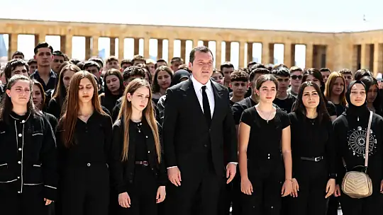 Başkan Balcıoğlu, Türam Lisesi Öğrencileriyle Anıtkabir'i Ziyaret Etti