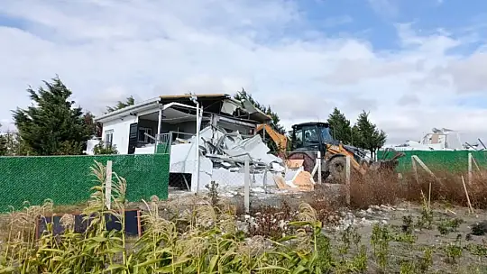 Silivri Belediyesi tarafından tarım arazilerine yapılan kaçak ve ruhsatsız yapılar yıkıldı