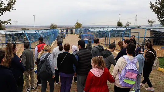 Özel bireyler Küçük Hayvan Rehabilitasyon Merkezini ziyaret etti