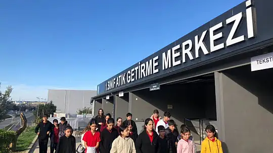 Akören'de öğrenciler Sıfır Atık Merkezini ziyaret etti