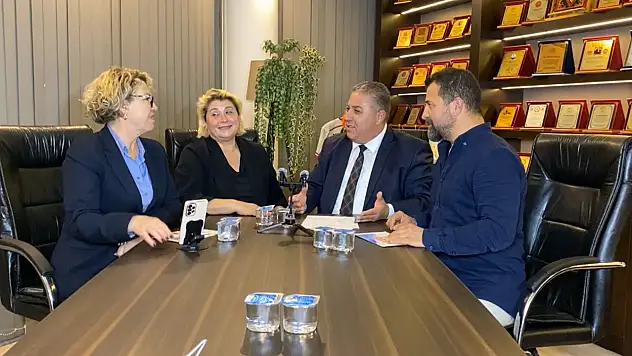 'Kapısız Makamın Başkanı' Nuray Koçer, Kongre Öncesi Sağlı & Sollu'da Esnafa Mesaj Verdi