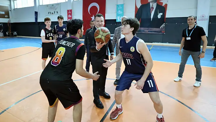 Başkan Balcıoğlu, Gençlerin Basketbol Turnuvası heyecanına ortak oldu