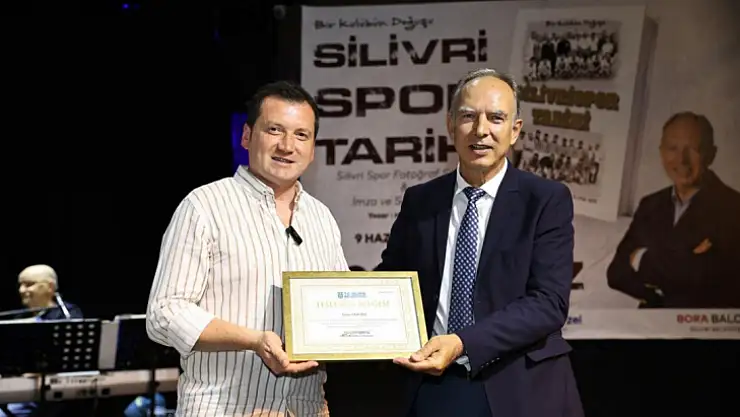 Başkan Balcıoğlu, Ufuk Bek'i söyleşi ve imza gününde yalnız bırakmadı