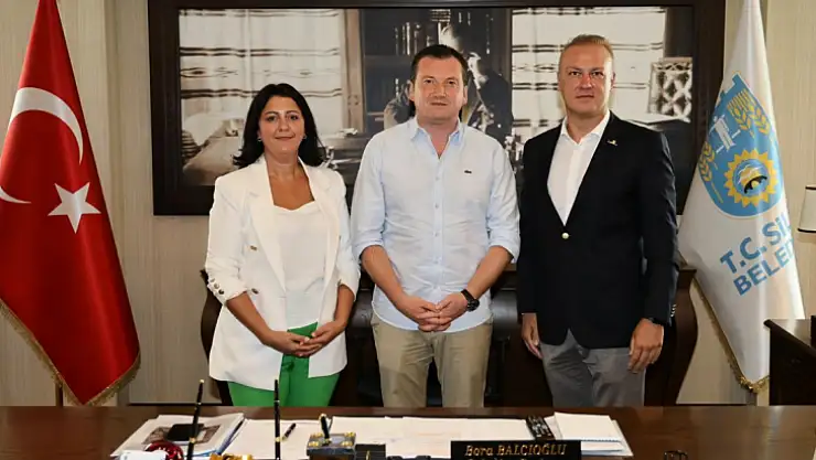 CHP Kadın Kolları Genel Başkan Yardımcısı Naciye Yaprak ve İBB Meclis Üyesi Ali Rıza Değirmenci Silivri Belediye Başkanı Bora Balcıoğlu'nu ziyaret etti