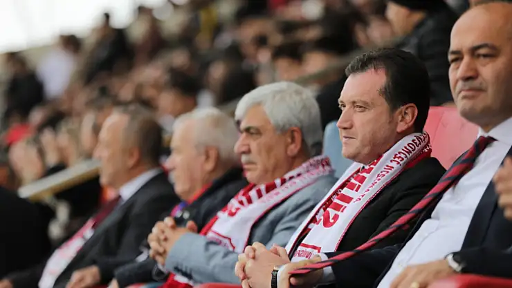 Silivri Belediye Başkanı Bora Balcıoğlu, Silivrispor'un Play-off Maçını tribünden izledi
