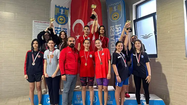 Silivri 'de paletli yüzme bahar şenliği düzenlendi