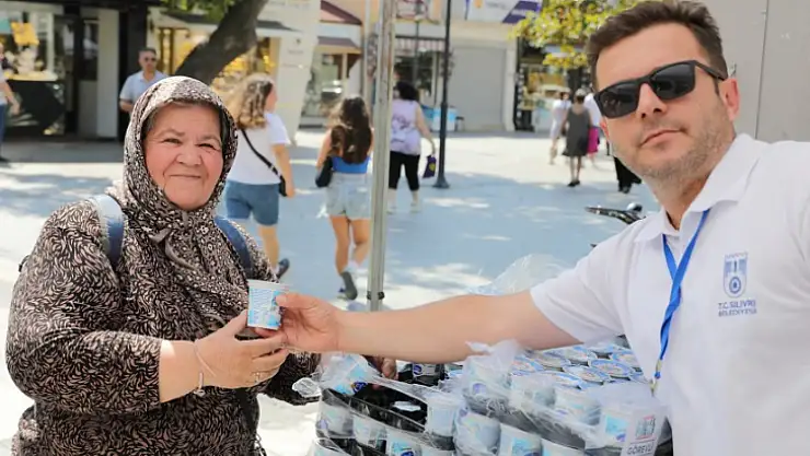 Silivri'nin Meşhur Yoğurdu Festivalde ziyaretçilere ikram edildi