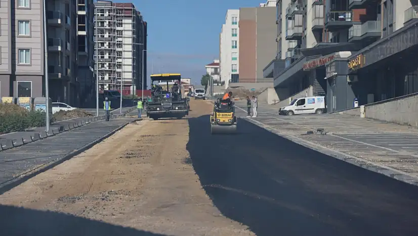 Yeni Mahalle 7052. Sokak'ta Asfalt Serimi Başladı